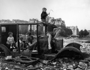 doisneau-la-voiture-fondue-1944