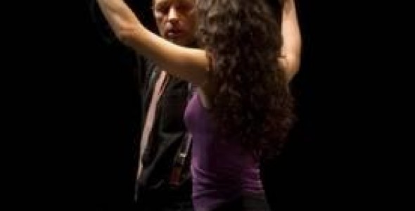 Je suis venue, d’Israël Galvan et Gaspard Delanoë : une performance dansée aussi clownesque que féroce Je suis venue, d’Israël Galvan et Gaspard Delanoë : une performance dansée aussi clownesque que féroce
