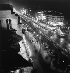 Les Champs-Elysées- Roger Schall, 1935 Courtesy Galerie Argentic 