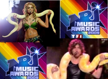 Julien Doré parodie Britney Spears aux NRJ Music Awards