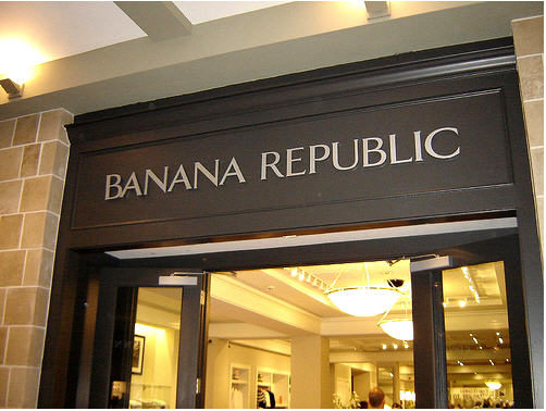Les Champs-Elysées, capitale de la mode américaine, accueillent enfin Banana Republic