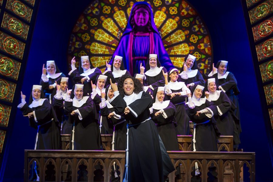 Les nonnes de Sister Act enflamment le Théâtre Mogador
