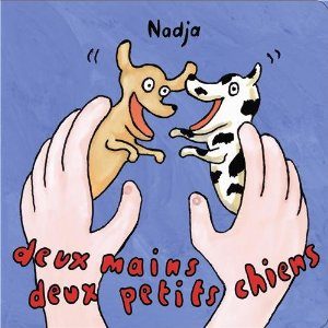 Deux mains deux petits chiens de Nadja