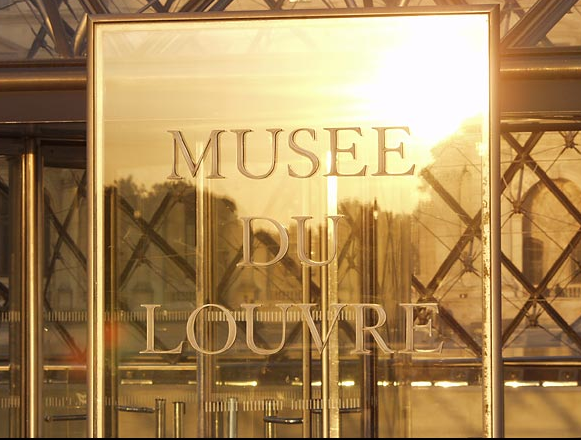 La succession au Louvre s’établit sous haute tension