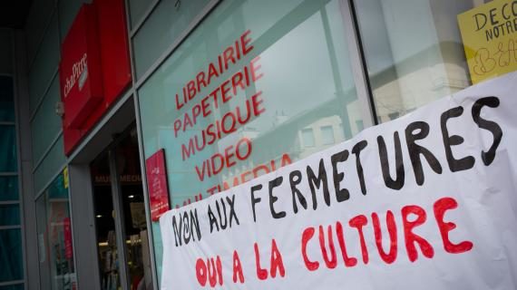 Une possible aide du gouvernement aux librairies Chapitre en réponse au « démantèlement » par le groupe Actissia