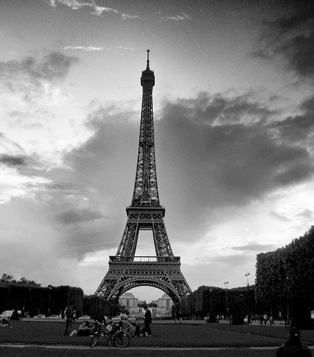 Le bal de la Tour Eiffel ouvre ses portes