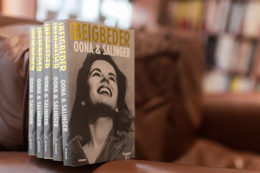 « Oona & Salinger », le dernier Beigbeder : amour et fascination de l’écrivain pour ses idoles