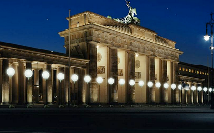 Berlin : une frontière de lumière pour fêter la chute du mur