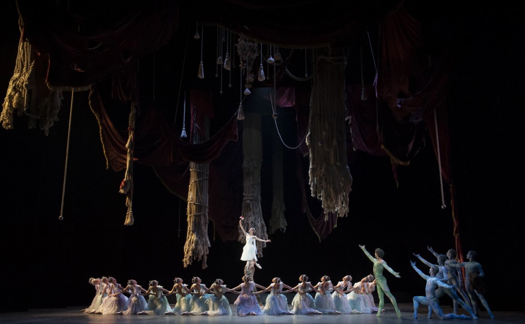 “La Source” à l’opéra Garnier : l’élégance classique au sommet