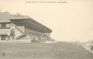 Les tribunes du champ de courses de Saint-Cloud, Carte postale, début XXème siècle, Coll. Musée des Avelines, Saint-Cloud inv CP988.9.17 ©DR