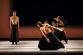 « East » : Trois visions extrêmes du mouvement au Ballet de Flandre