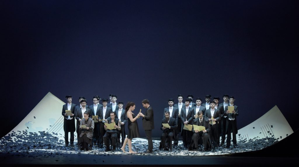 Une jeune et joyeuse bande de Figaro débarque sur la scène du Théâtre des Champs-Elysées