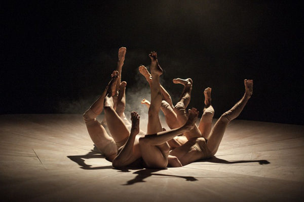 “Yama” : la condition humaine par Damien Jalet et le Scottish Dance Theater au Festival de Danse de Cannes