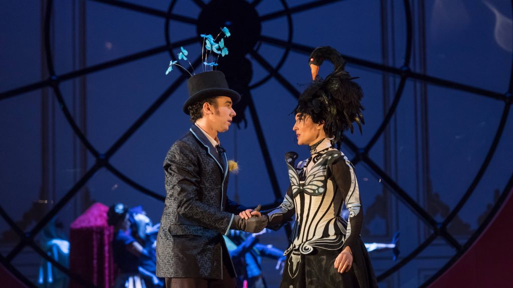 Le Domino Noir : opéra romantico-vaudevillesque servi par une belle légion de chanteurs-comédiens