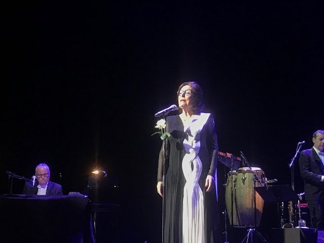 Nana Mouskouri, “Amazing Greece” à la Salle Pleyel