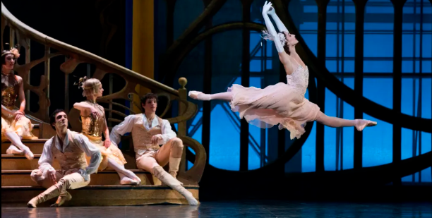 « Cendrillon », ballet de Rudolf Noureïev, à l’Opéra de Paris