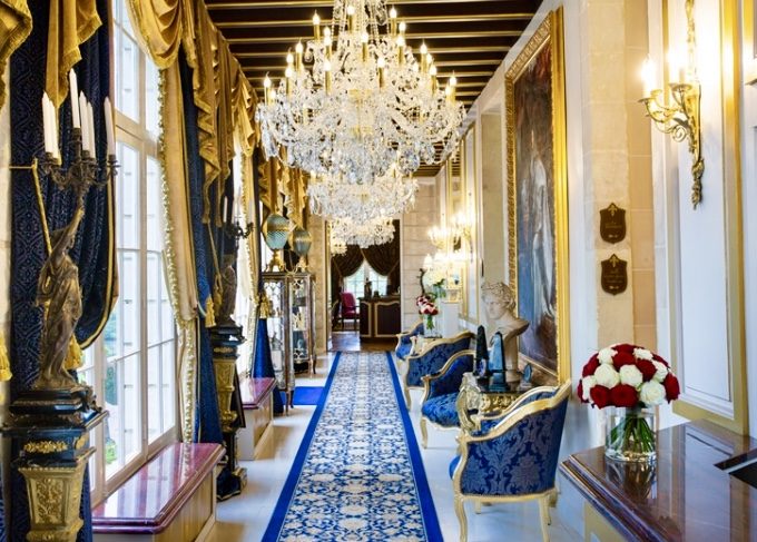 Un souffle nouveau dans la tradition du luxe : à la découverte de La Grande Maison Younan Collection avec les Châteaux de Beauvois et du Prieuré