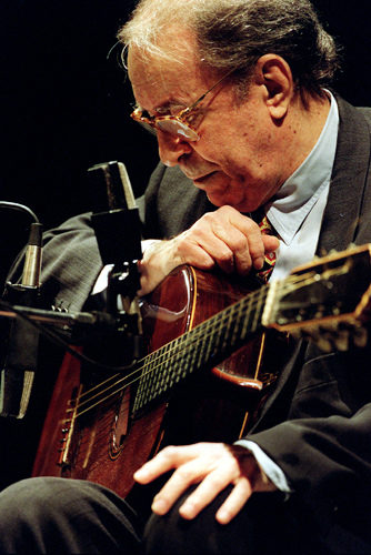 Décès du chanteur Joao Gilberto, pionnier de la bossa nova