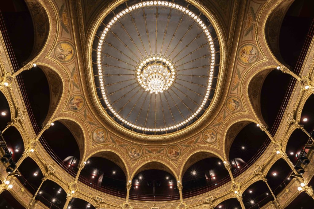 Le théâtre de Châtelet réouvre ses portes avec un “Parade” populaire et joyeux