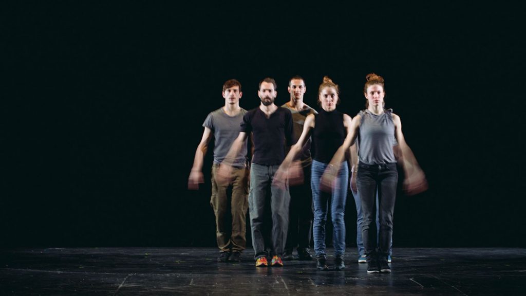 La danse sans amortisseur de Christos Papadopoulos fait trembler le Théâtre de la Ville