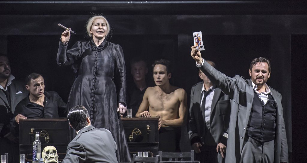 À l’Opéra Nice-Côte d’Azur, Olivier Py plonge « La Dame de Pique » dans le cœur de Tchaïkovski.