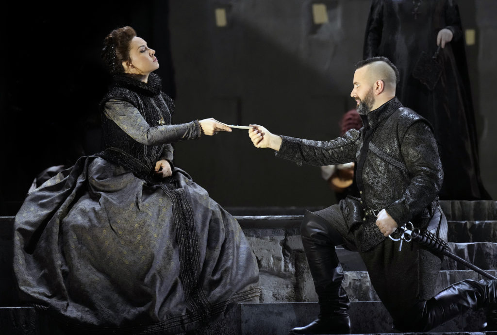 Des atouts et des carences pour Don Carlos de Verdi au Metropolitan Opera de New York.
