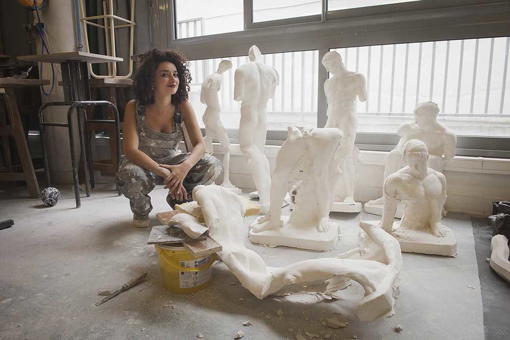 Marina Mankarios : « Malgré sa mauvaise réputation, le plâtre est un matériau que j’aime beaucoup » (Interview)