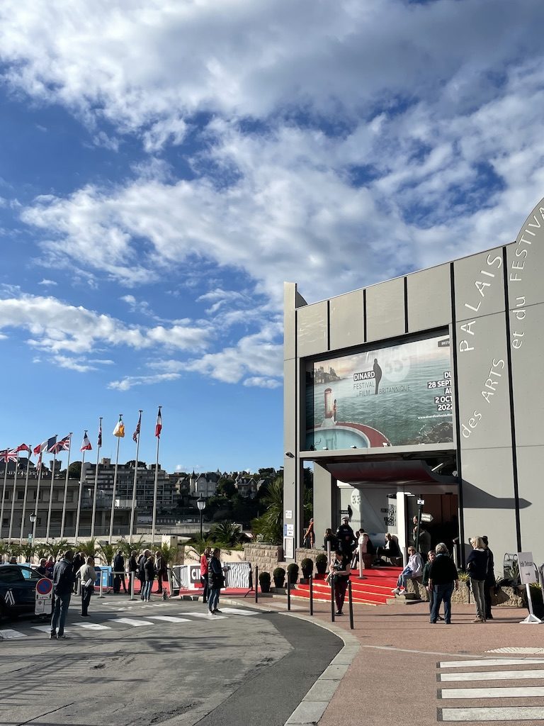 Une ouverture lumineuse au 33e Festival du Film Britannique de Dinard