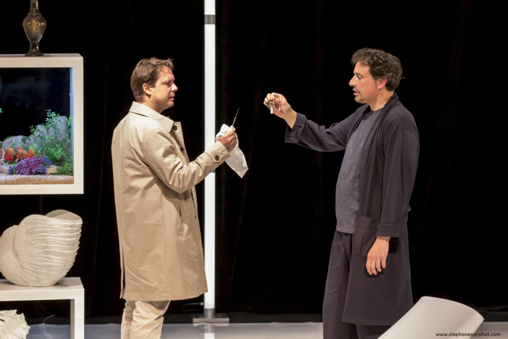 Thierry Harcourt met en scène Au scalpel, une pièce incisive au Théâtre des Variétés 