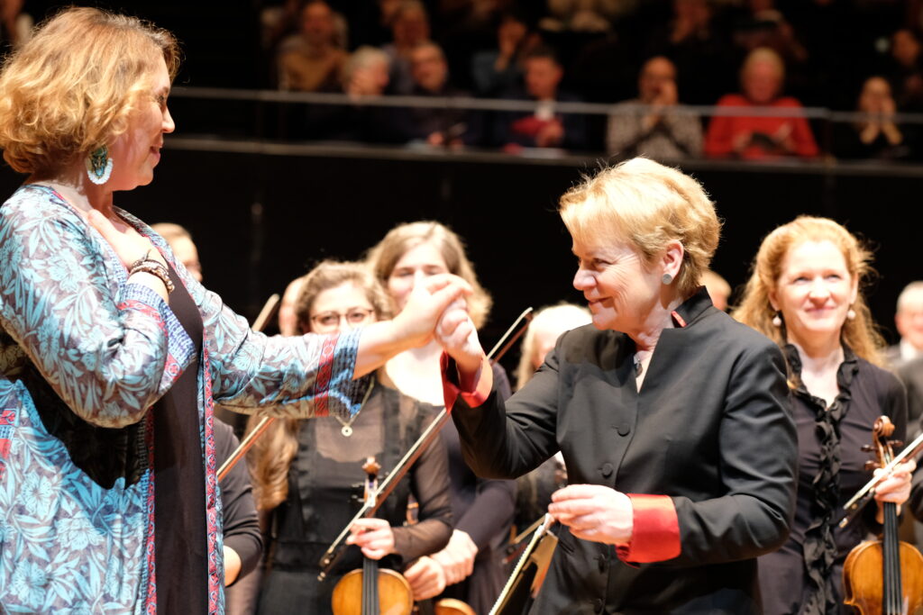 Marin Alsop, Gabriela Montero et le RSO Wien galvanisent la Philharmonie de Paris