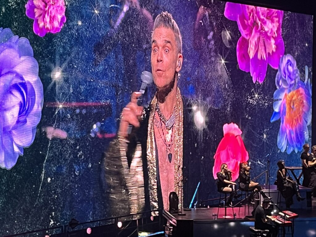 Robbie Williams électrise 20.000 fans à l’Accor Arena !