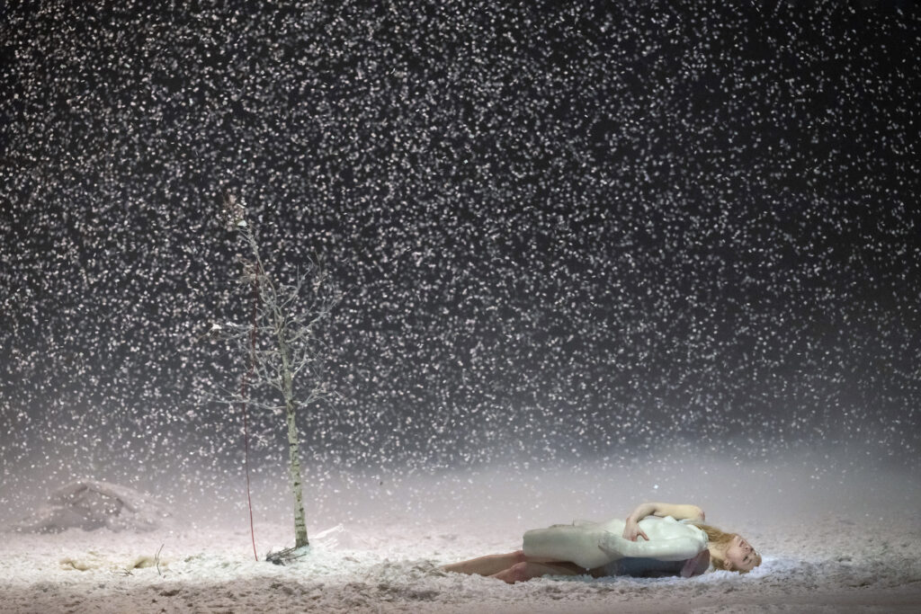 Une Daphné enneigée sur fond de fin du monde au Staatsoper de Berlin