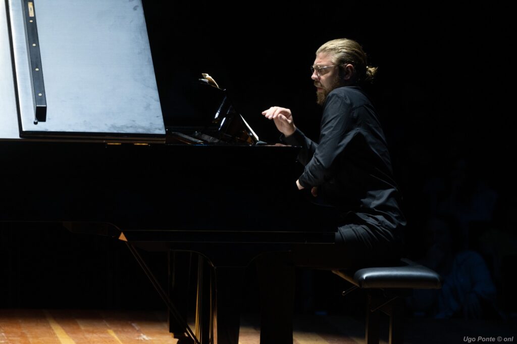 Denis Kozhukhin donne un récital boulez / Schubert à l’auditorium Jean Claude Casadesus du nouveau siècle