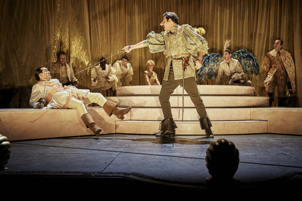 Cyrano de Bergerac à la Comédie Française : un pacte faustien porté par Laurent Lafitte dans une mise en scène d’ Emmanuel Daumas.
