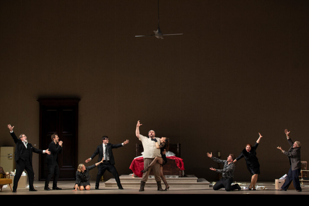 Puccini dépouillé et bouleversant : un Trittico d’une rare intensité à Bastille !