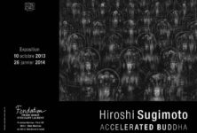 Hiroshi Sugimoto donne un avant-goût de la fin d’une civilisation avec ses Accelerated Buddha chez Pierre Bergé