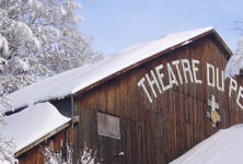 Théâtre sous la neige à Bussang, dans les Vosges
