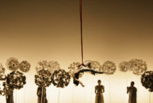 “La Verita”, du théâtre élégant et poétique autour de Salvador Dali aux Folies Bergères