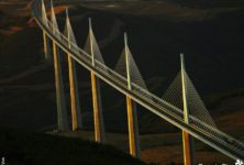 Avis aux selfies addicts : le Viaduc de Millau est désormais libre de droit à l’image