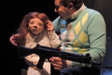 “Gunfactory”, un théâtre engagé qui ne ménage pas son public [Biennale des Arts de la Marionnette]