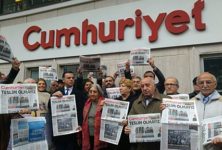 Les journalistes turcs de Cumhuriyet jugés depuis hier pour soutien au terrorisme