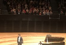 Lucas Debargue interprète un Scarlatti romantique à la Philharmonie
