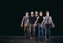 La danse sans amortisseur de Christos Papadopoulos fait trembler le Théâtre de la Ville