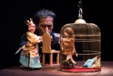 Le marionnettiste Yeung Faï revient aux Francophonies 2020 avec « Le Rossignol et l’Empereur », un conte drôle qui détourne l’univers d’Andersen