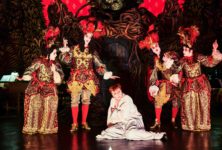 Michel Fau offre un George Dandin kitsch, baroque et burlesque à Versailles