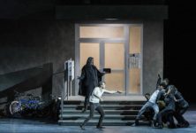 Faust actualisé par Tobias Kratzer est rendu au public à l’Opéra de Paris