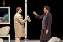 Thierry Harcourt met en scène Au scalpel, une pièce incisive au Théâtre des Variétés 