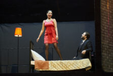 Insaisissable Manon : reprise de la production d’Olivier Py à Barcelone, avec un couple nouveau, inattendu et grandiose, Nadine Sierra et Pene Pati.